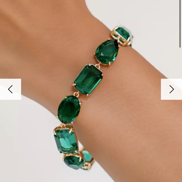 Lauren Ralph Lauren
Green Stone Flex Bracelet in Gold Tone - Picture 2 of 6